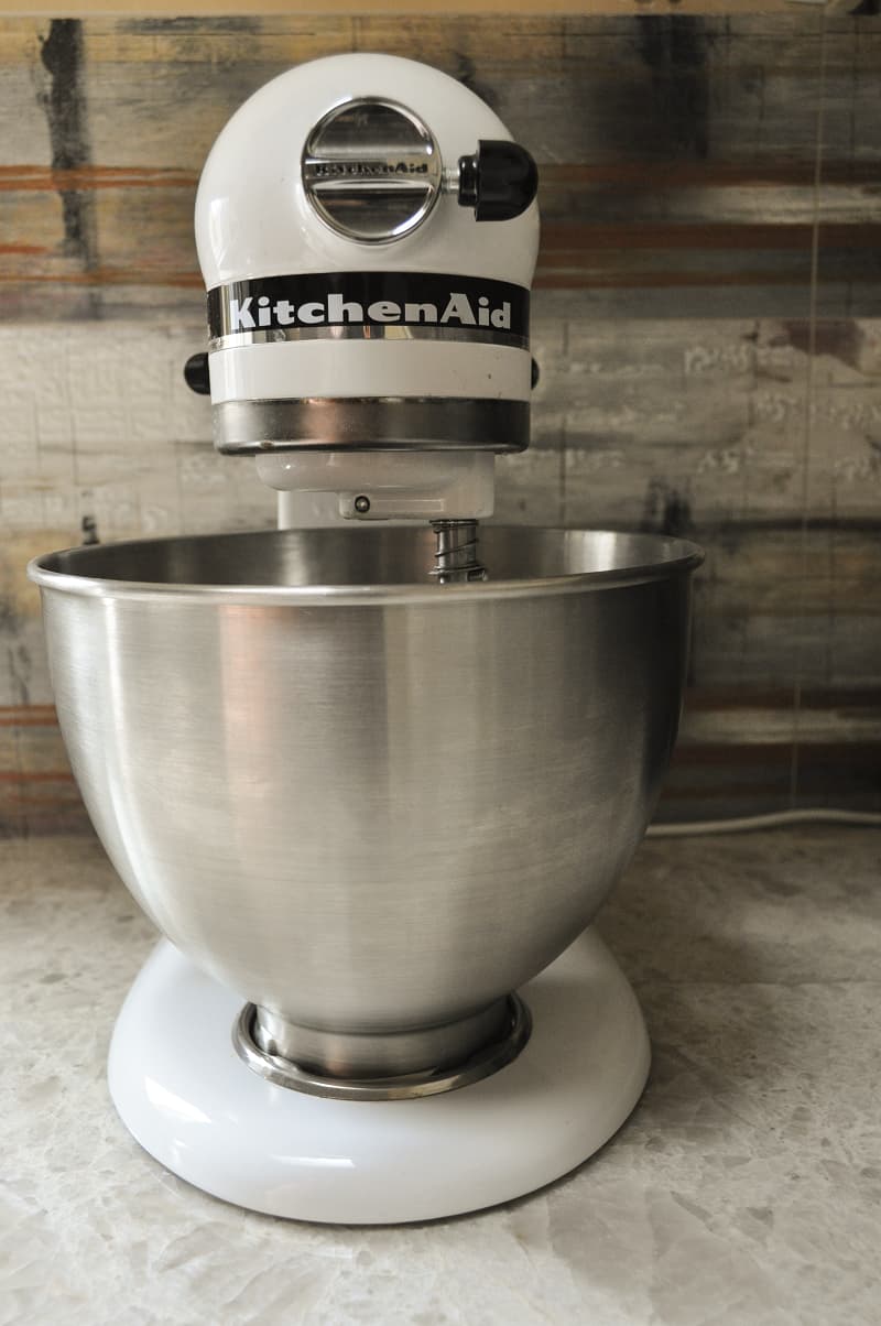 KitchenAid KSM75WH Classic Plus Series 4.5-Quart Tilt-Head Stand Mixer, White