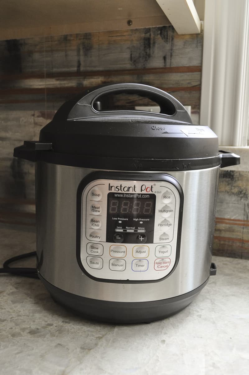 Instant Pot DUO60 7-in-1 Multi-Use Programmable Pressure Cooker, Slow Cooker, 6 Quart | 1000W
